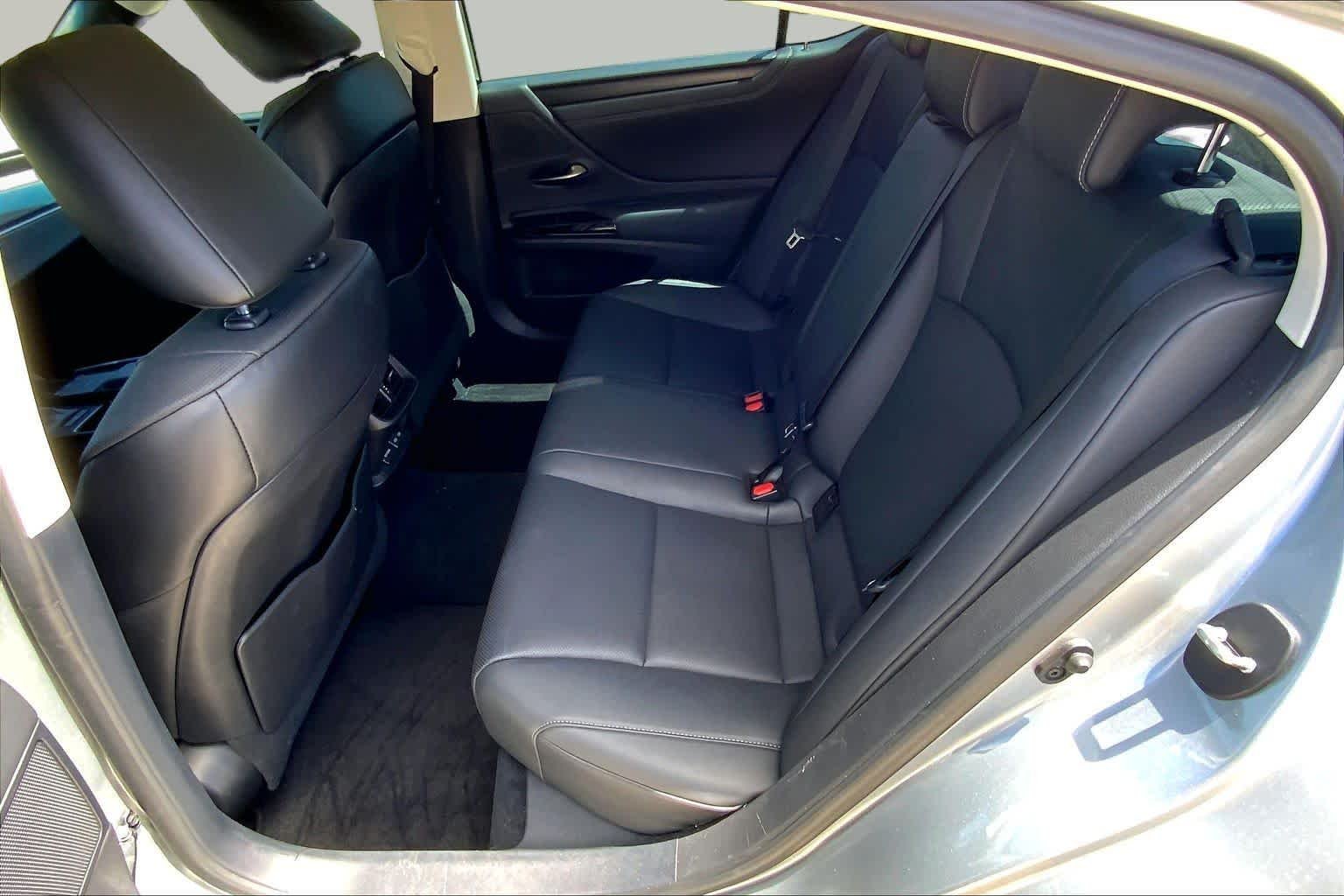 Used 2022 Iridium Lexus  image 20