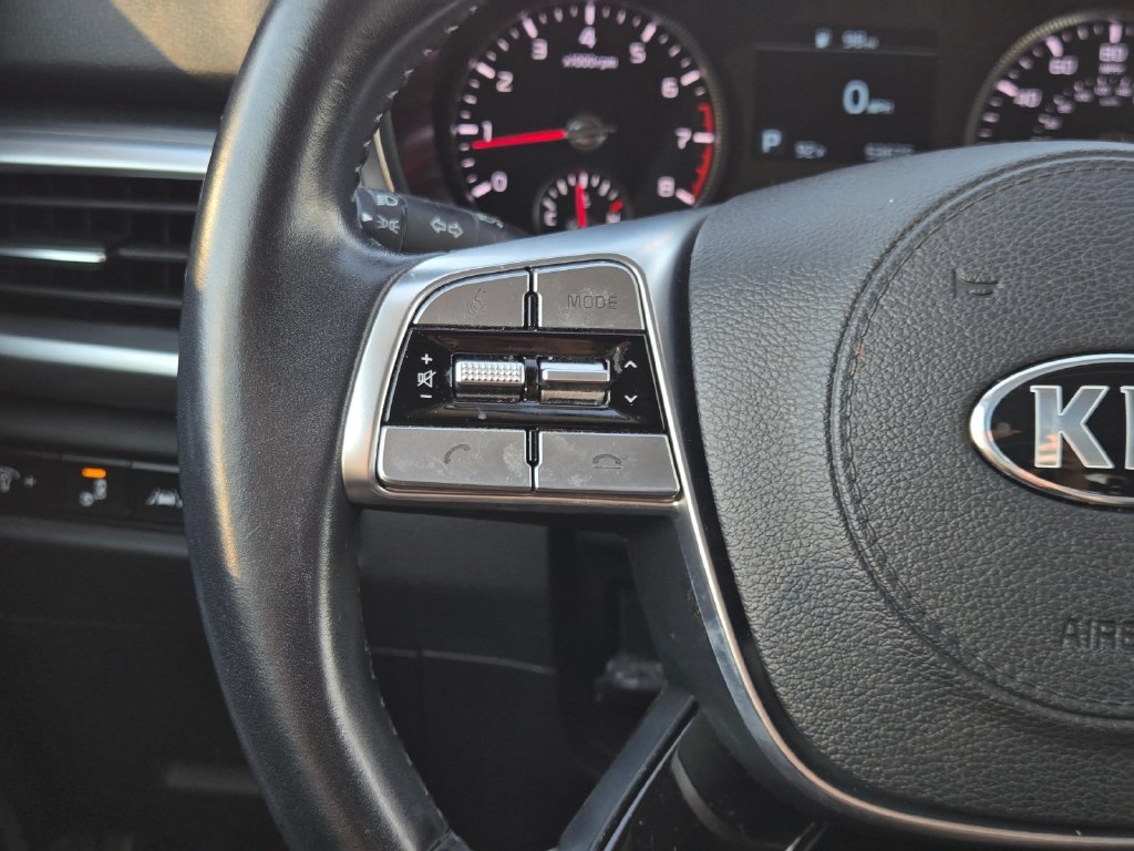Used 2020 White Kia S image 26