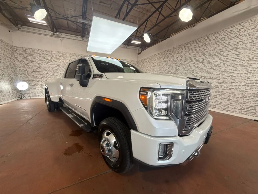 Used 2020 White Frost Tricoat GMC Denali image 1