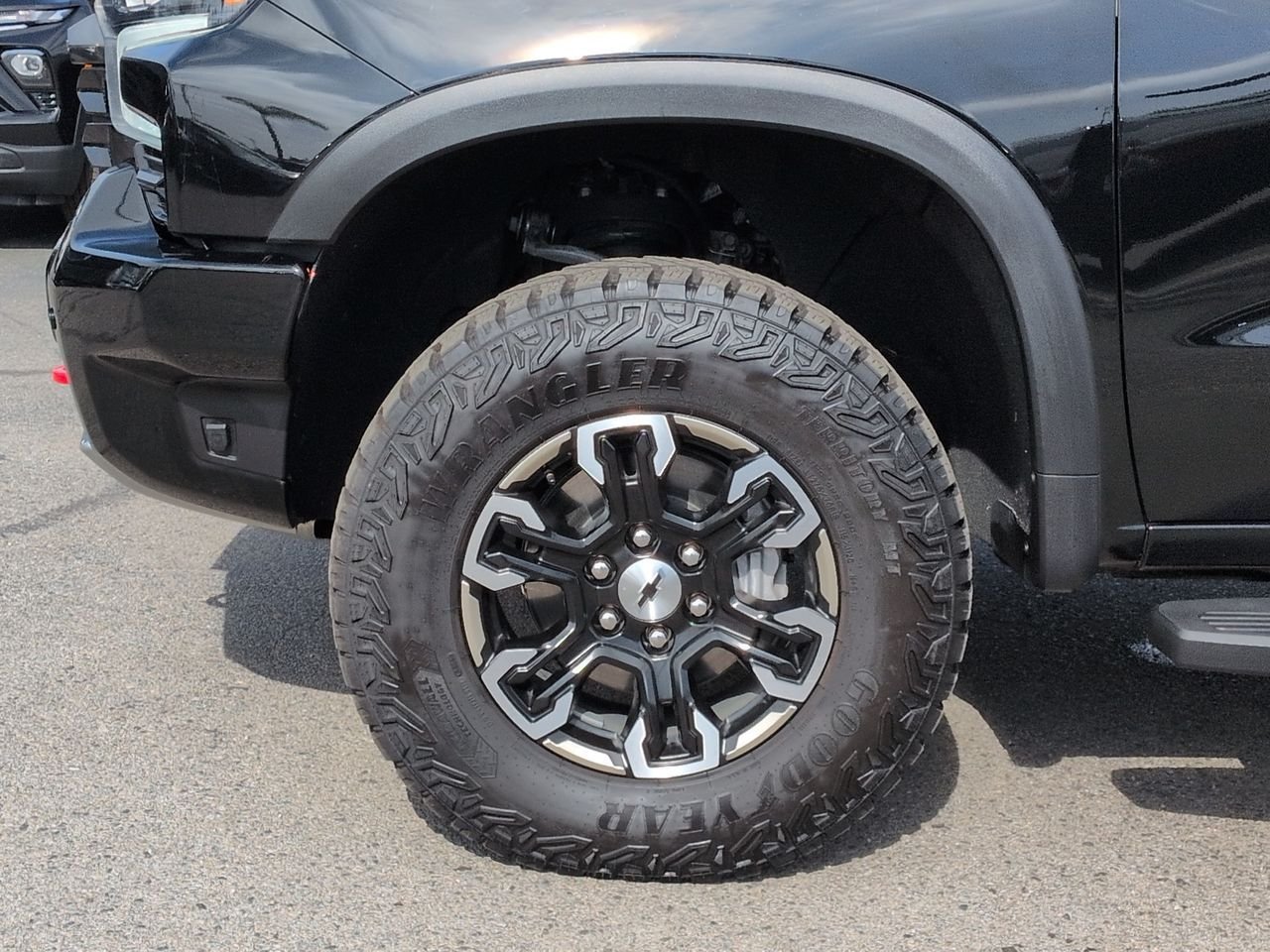 Used 2025 Black Chevrolet ZR2 image 34