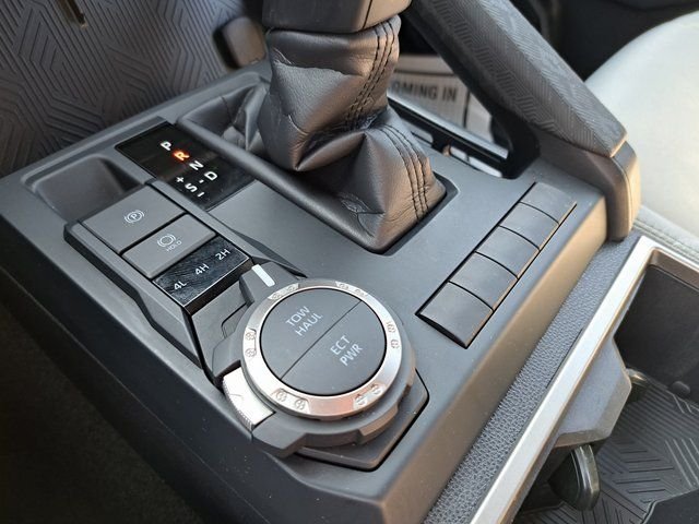 Used 2025  Toyota SR5 image 20