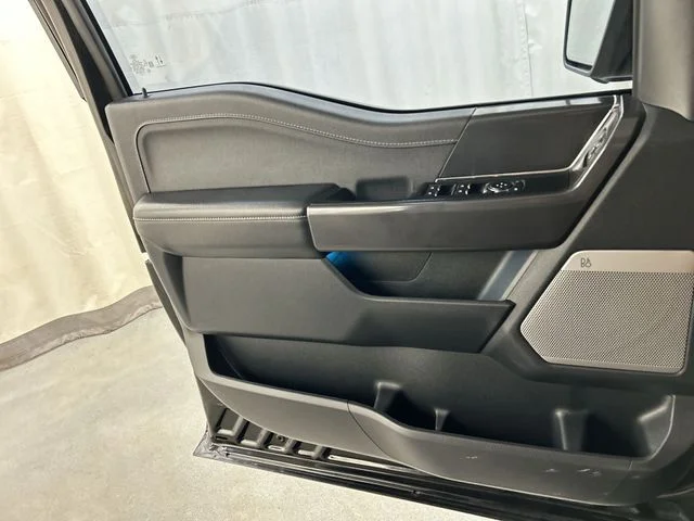 Used 2024  Ford Lariat image 20