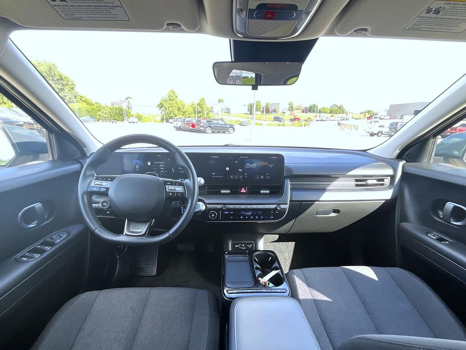 Used 2025 Green Hyundai SE image 13