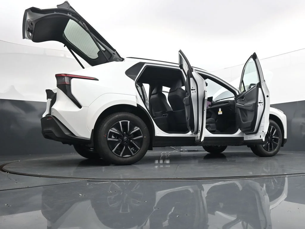 New 2026 Wind Chill Pearl <sup>1</sup> Toyota  XLE image 40