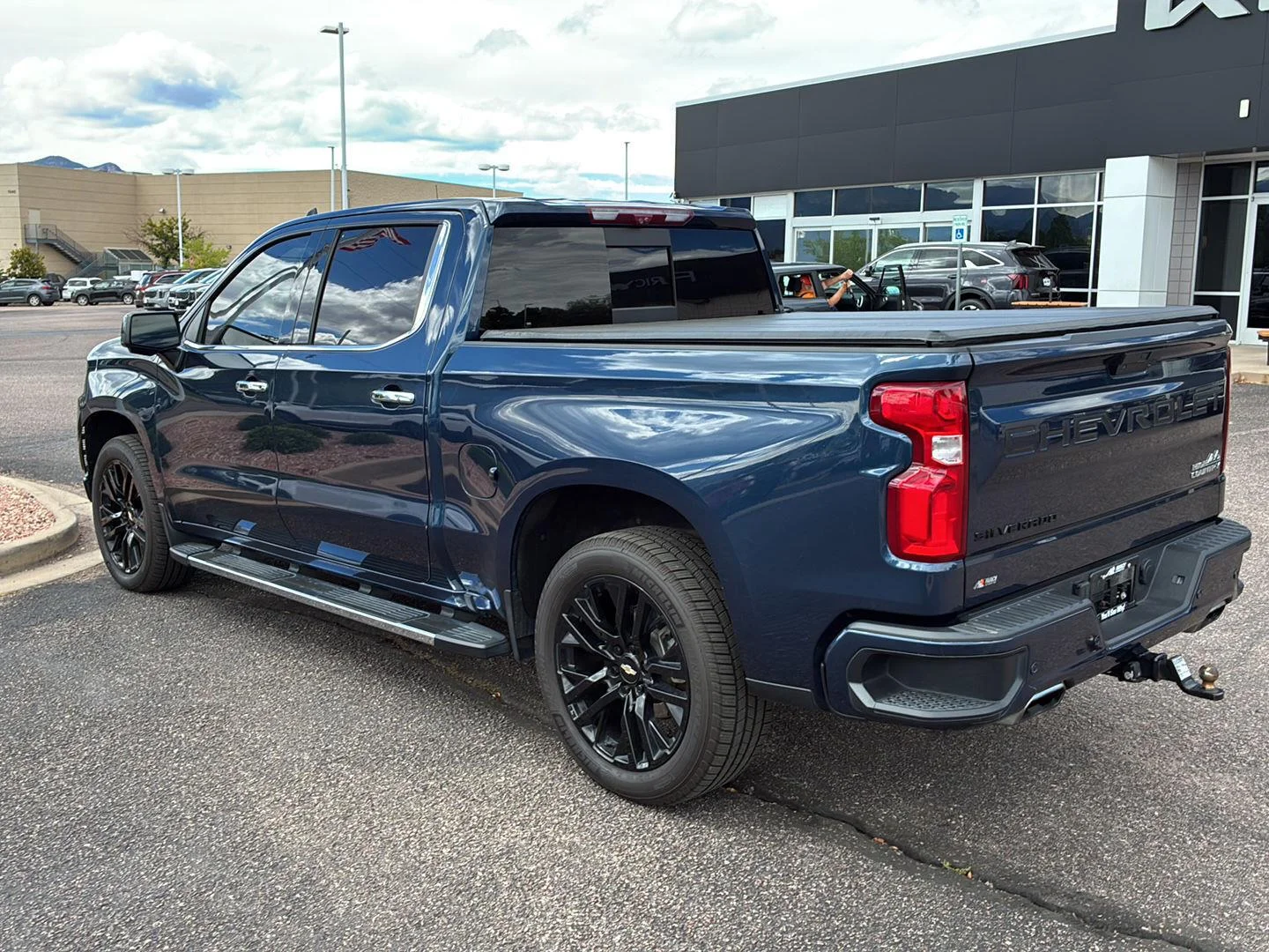 Used 2020 Northsky Blue Metallic Chevrolet High Country image 17