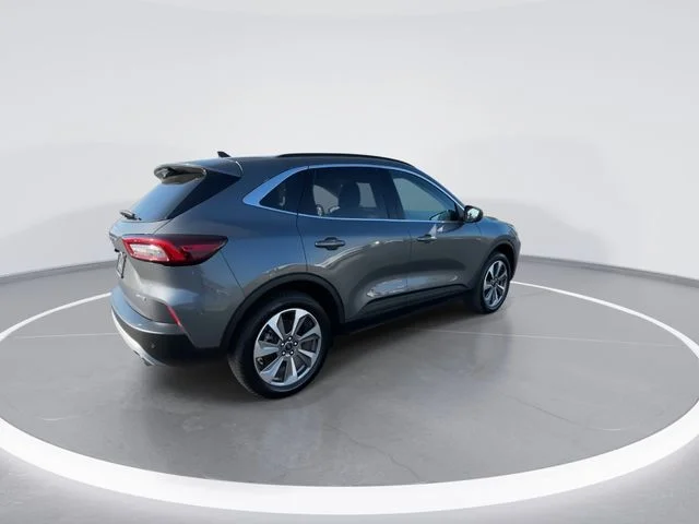 Used 2025  Ford Platinum image 8