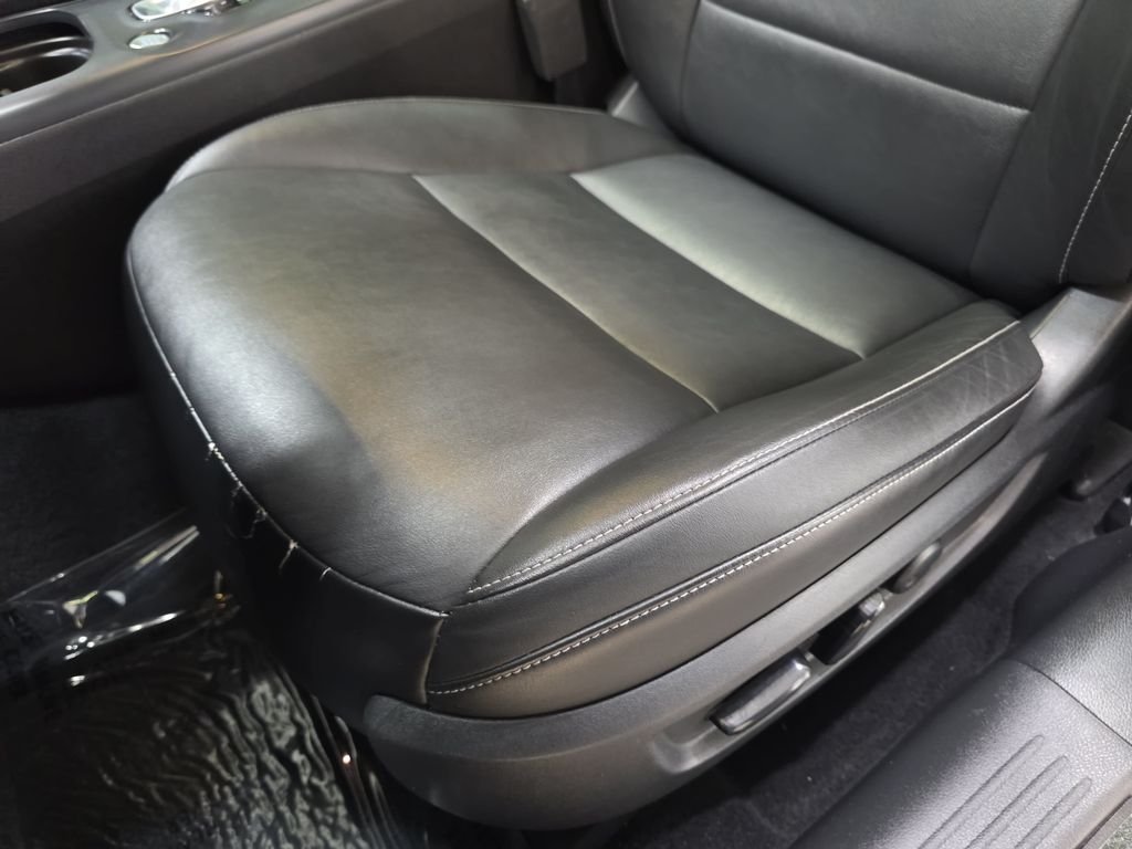 Used 2019 Graphite Shadow INFINITI LUXE image 28