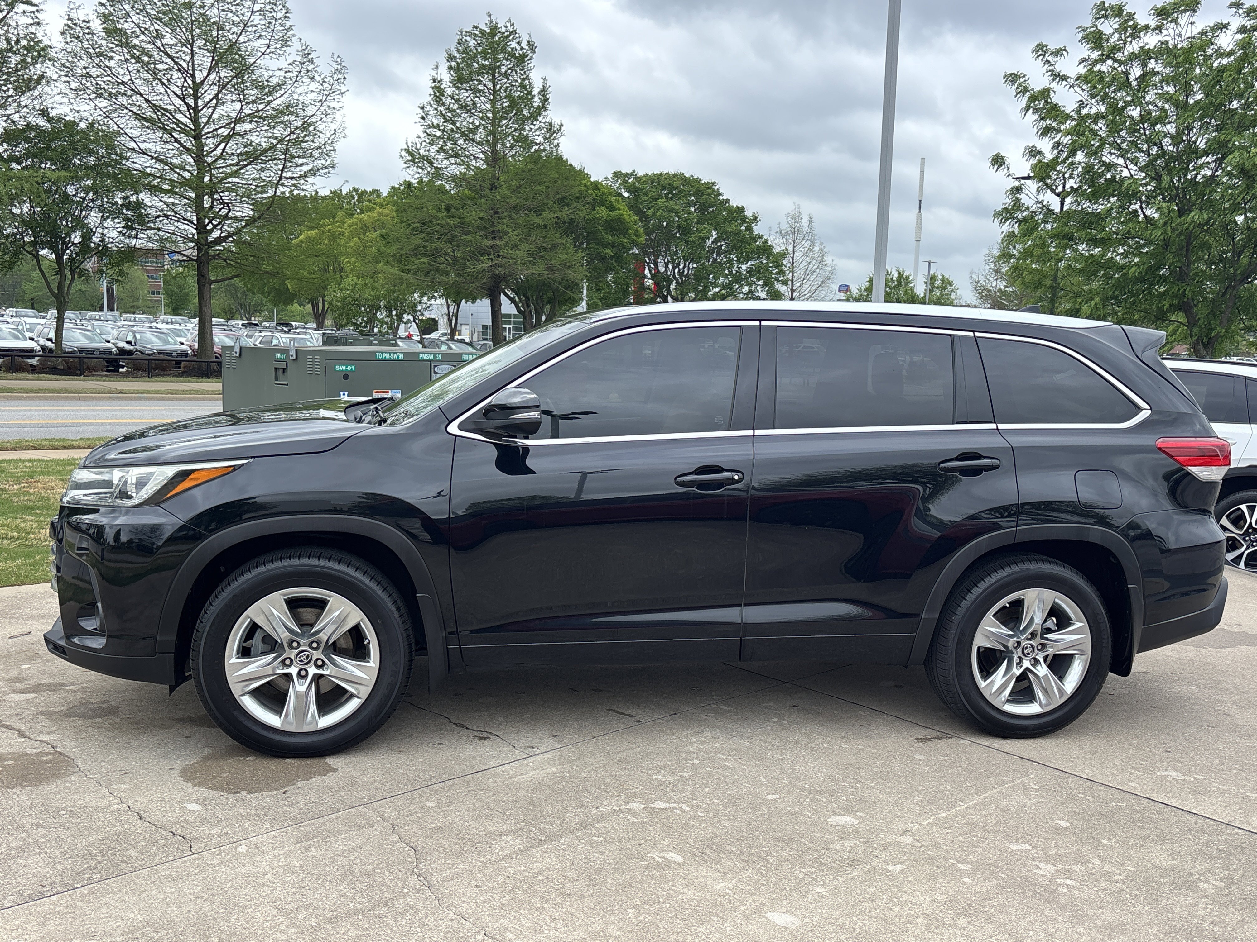 Used 2018 Midnight Black Metallic Toyota Limited AWD image 11