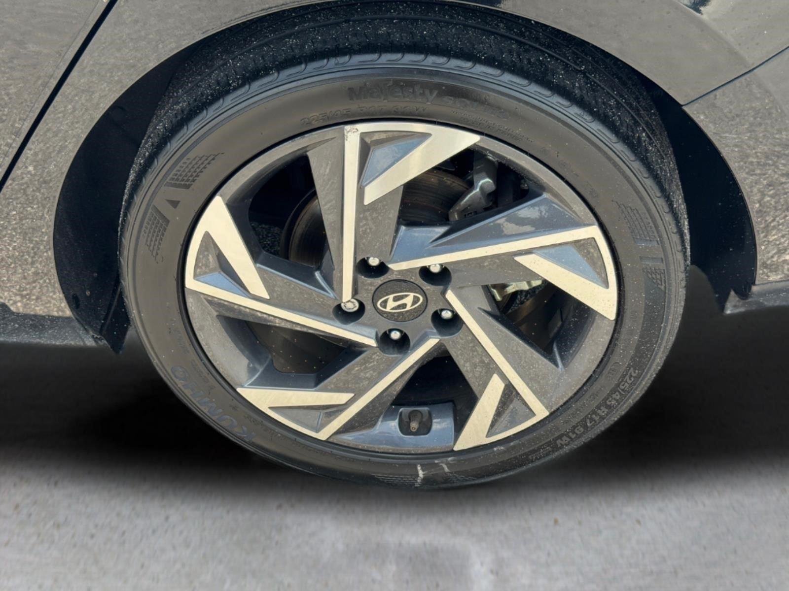 Used 2024 Abyss Black Hyundai Limited image 18