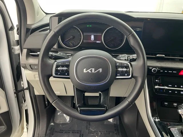 Certified Used 2024 White Kia  image 14