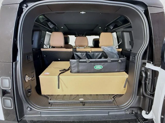 New 2026 Fuji White Land Rover X-Dynamic SE image 28