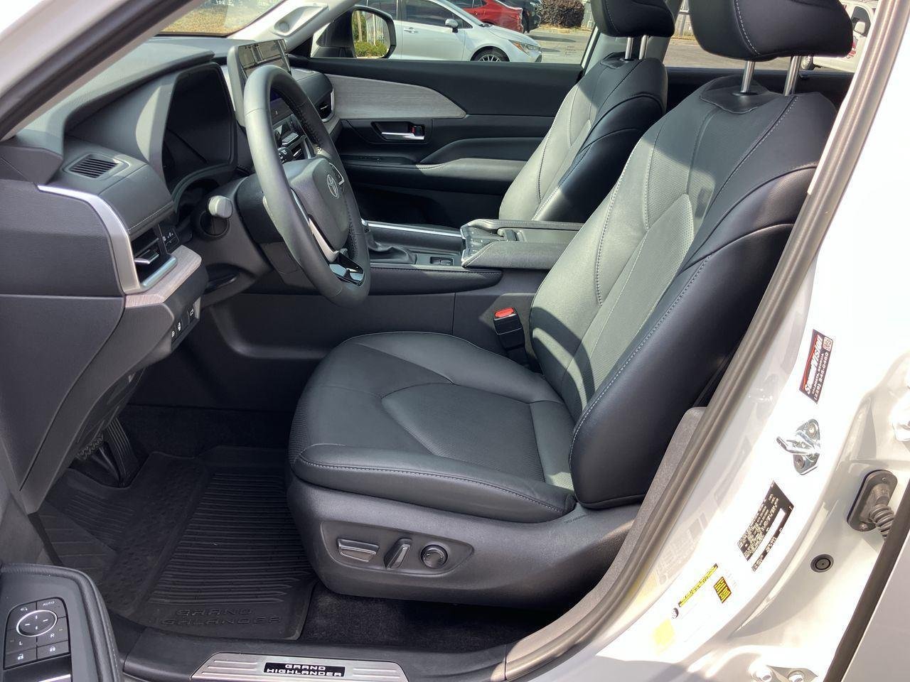 Used 2025 White (Wind Chill Pearl) Toyota Limited image 15