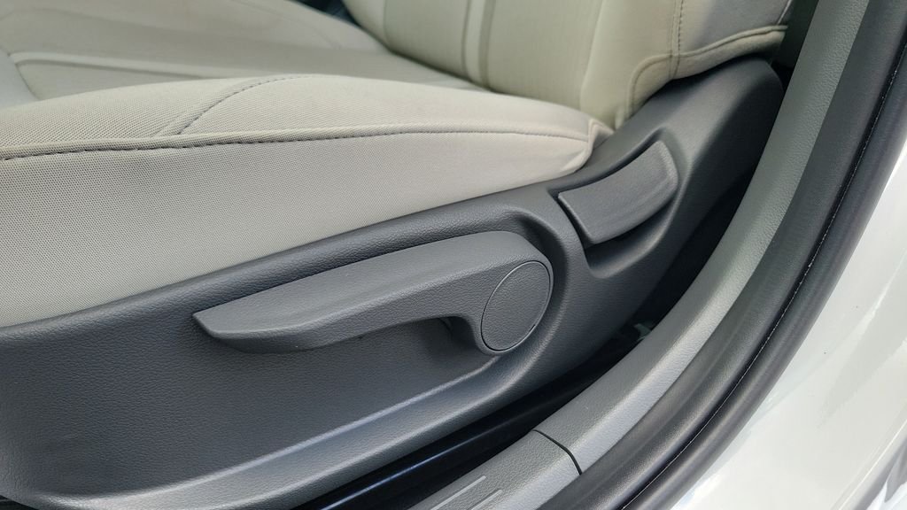 Certified Used 2025 White Hyundai SE image 16
