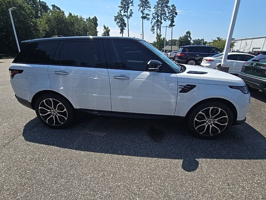 Used 2021  Land Rover HSE Silver Edition image 4