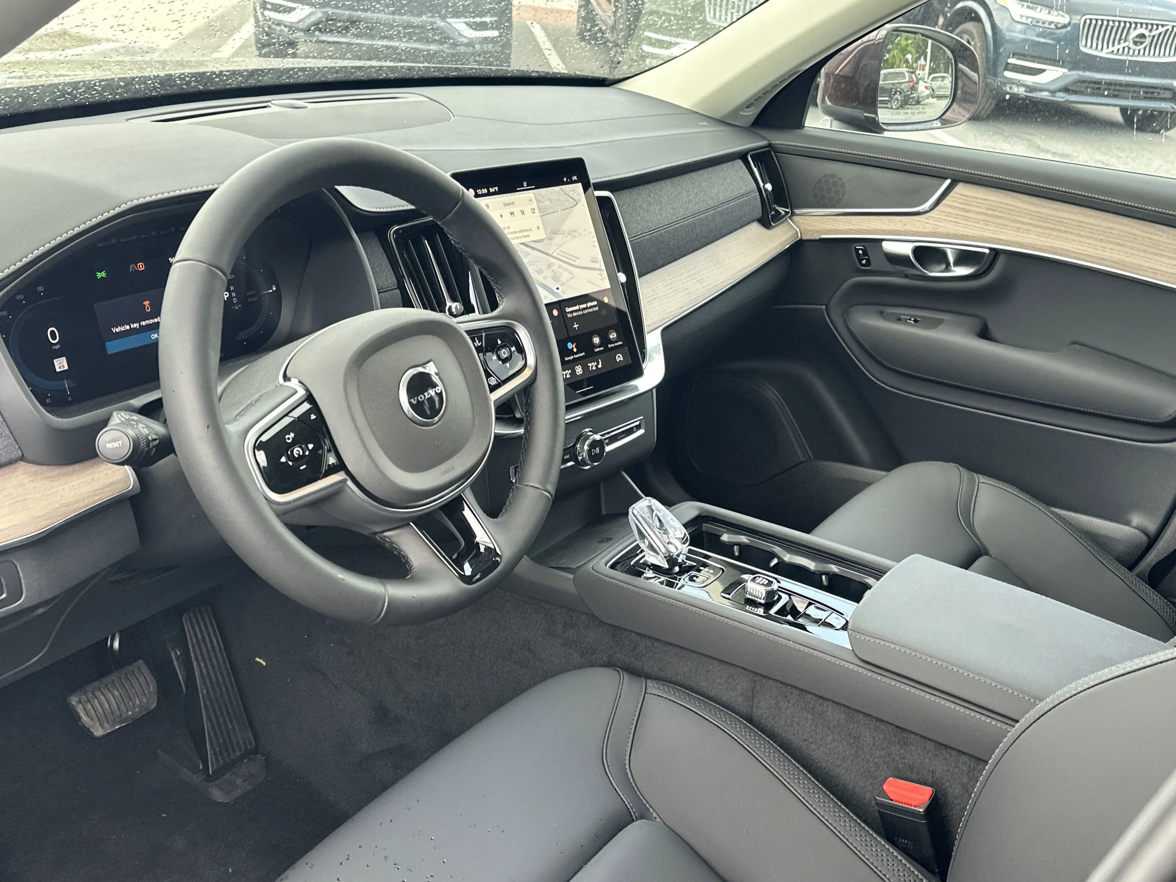 2025 Volvo XC90 Plus - Photo 12