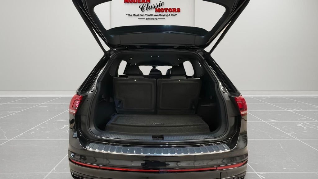 Used 2022 Black Volkswagen 2.0T SE R-Line Black image 16
