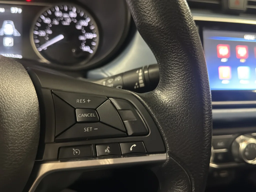 Used 2025 Silver Nissan 1.6 SV image 15