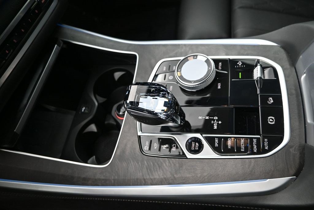 Used 2022 Black Sapphire Metallic BMW xDrive45e image 11