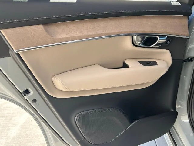 2026 Volvo XC90 Plus - Photo 23
