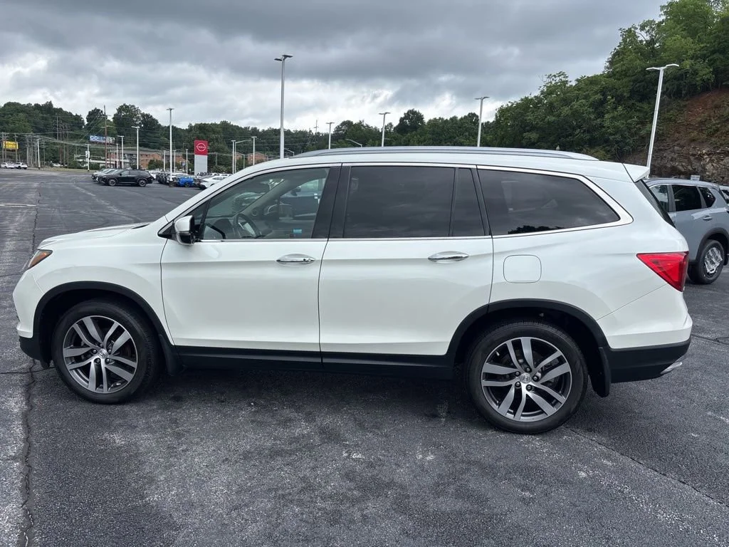 Used 2017 White Diamond Pearl Honda Elite image 3