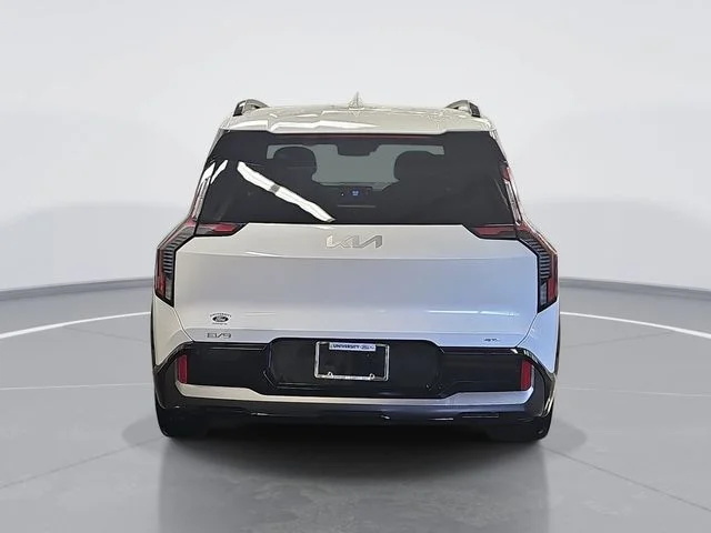 Used 2024 White Kia GT-Line image 4