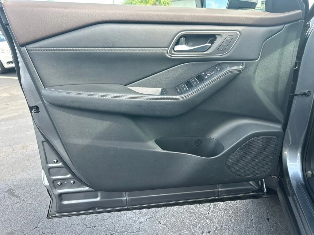 Used 2021 Gray Nissan SL image 33