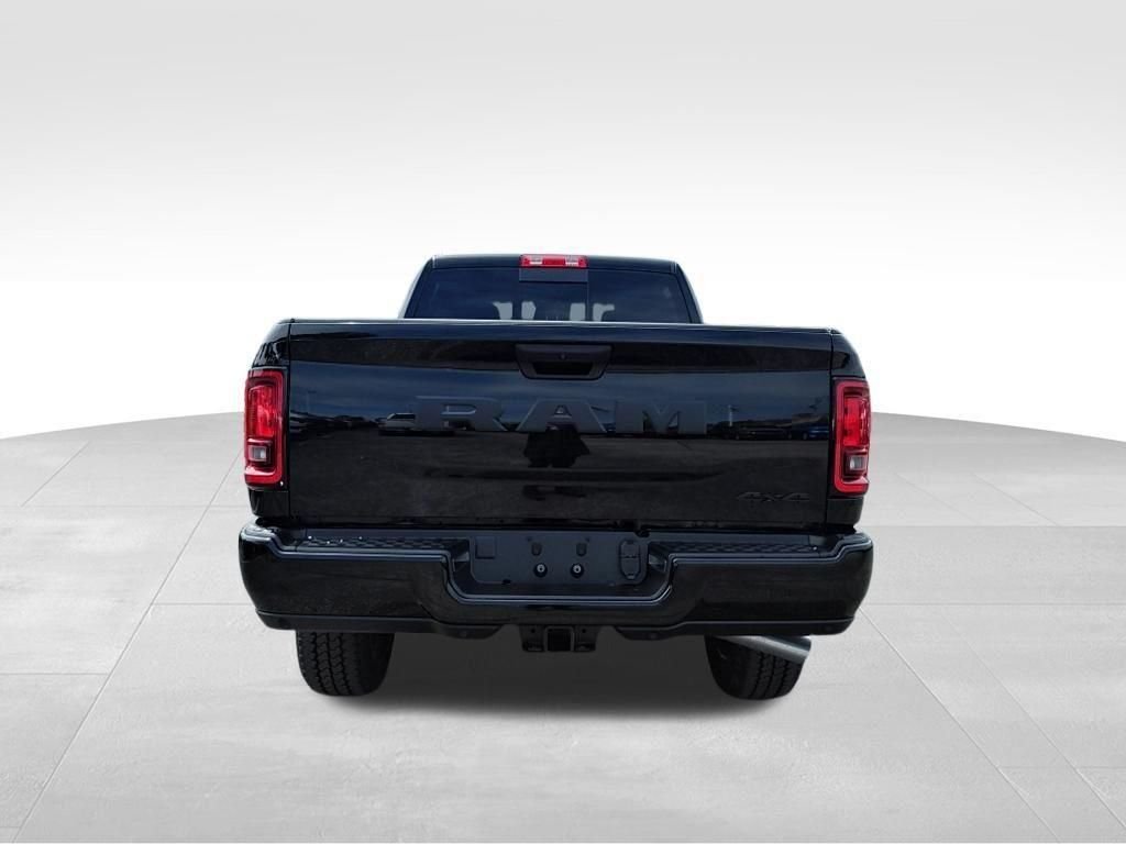 New 2026 Diamond Black Crystal Pearl-Coat Exterior Paint RAM Tradesman image 4