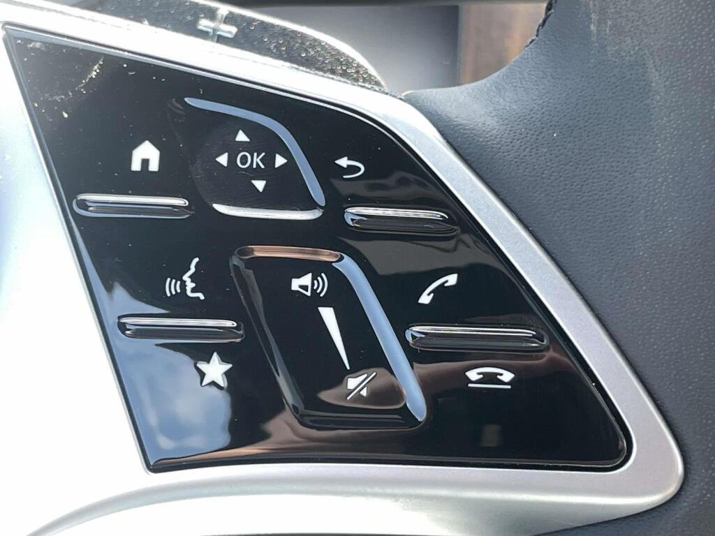 New 2026 2040/Black Mercedes-Benz GLC 300 image 35