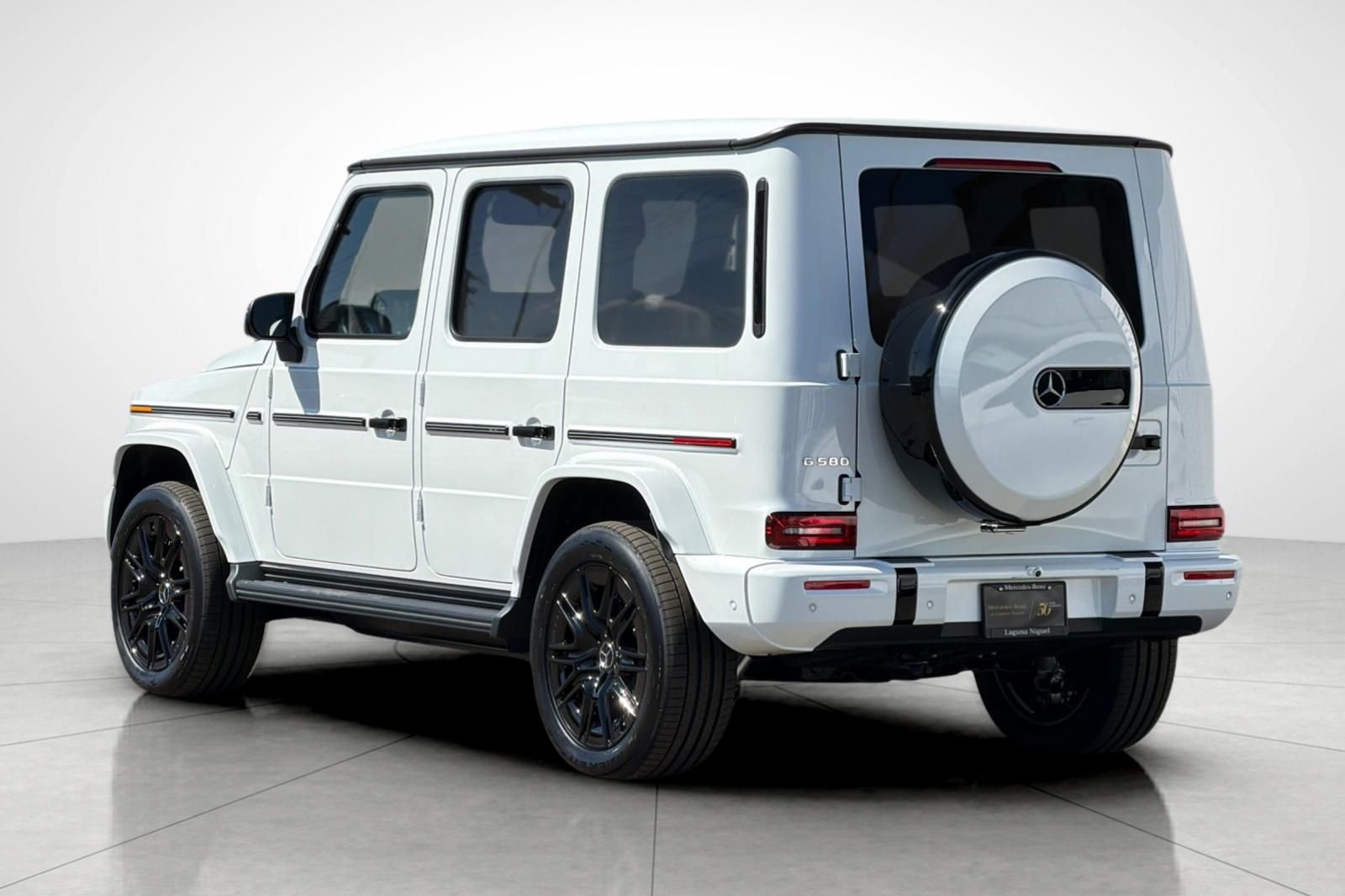 New 2027 MANUFAKTUR Moonlight White Metallic Mercedes-Benz G 580e image 14