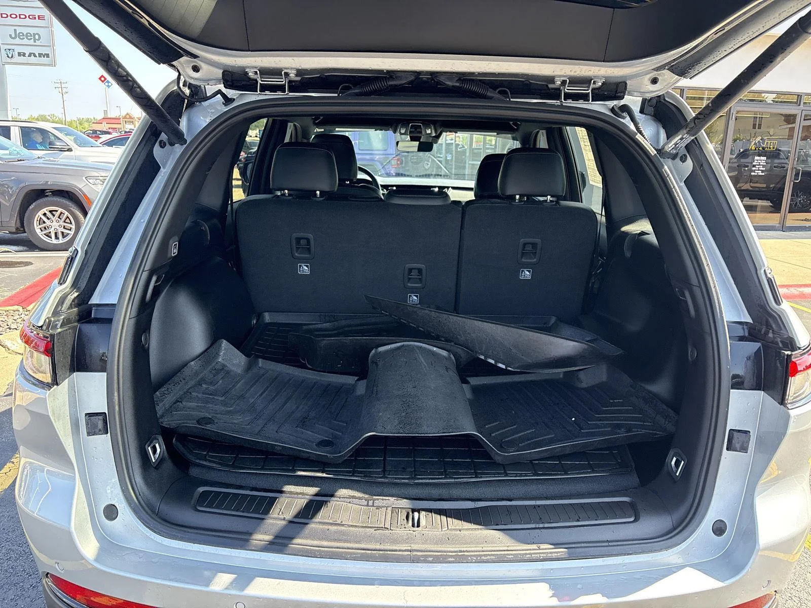 Used 2025 Silver Zynith Jeep Altitude image 11