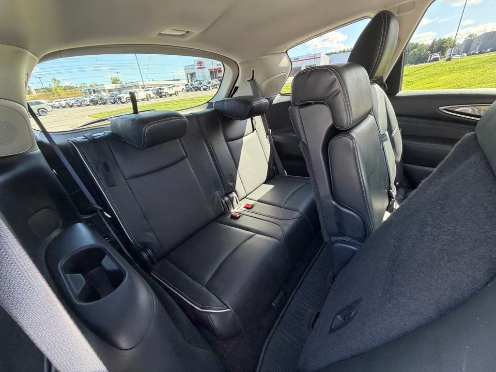 Used 2019 White INFINITI LUXE image 47