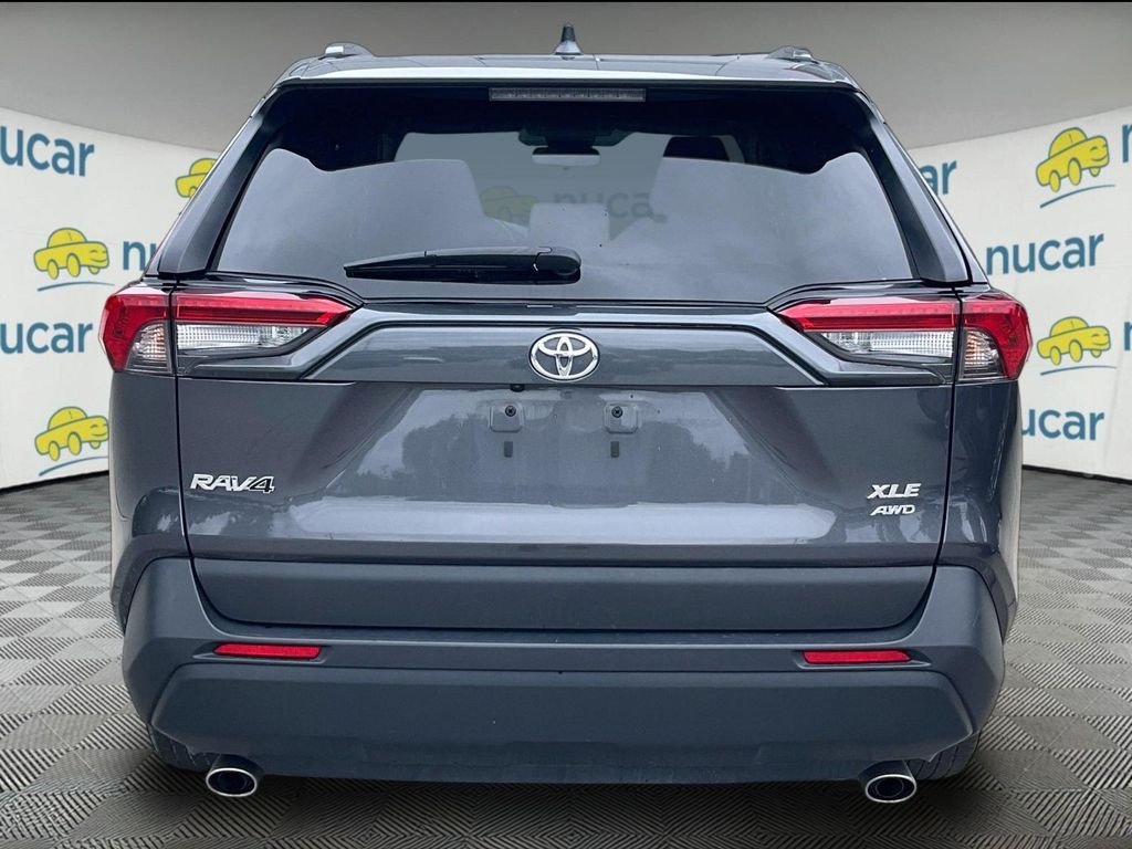 Used 2025 Gray Toyota XLE image 3