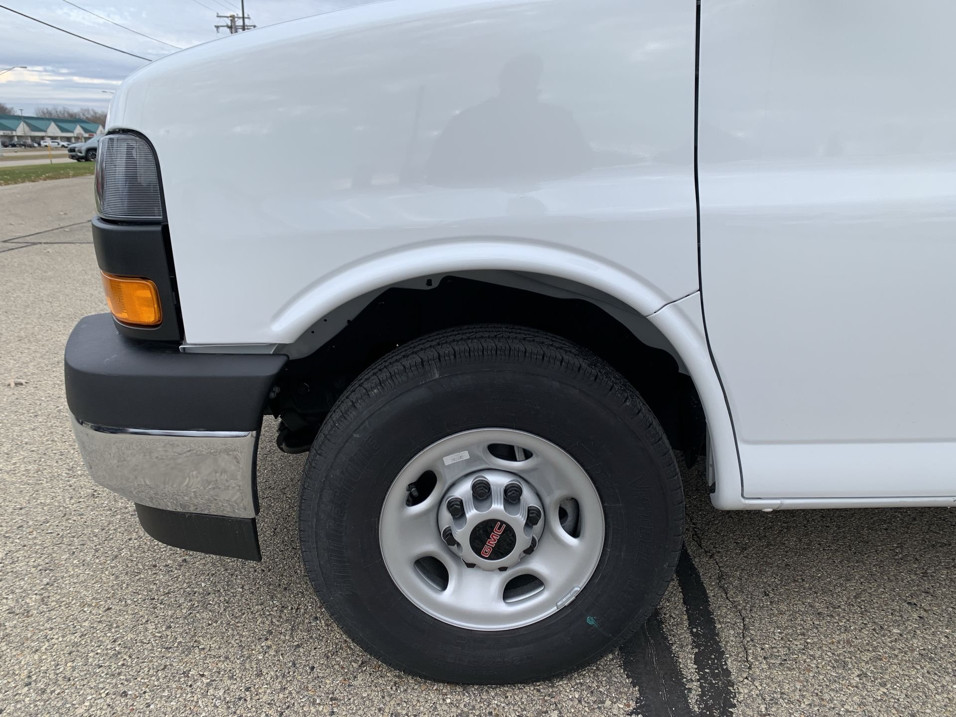 New 2025 Summit White GMC 1WT image 31