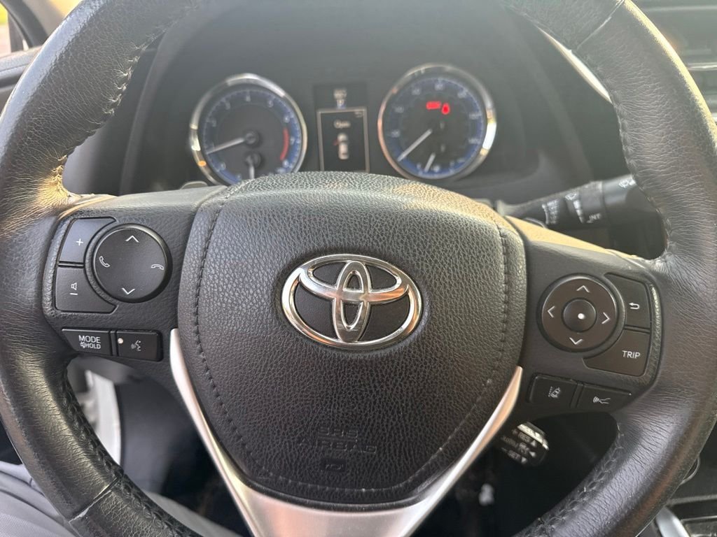 Used 2018 White Toyota SE image 6