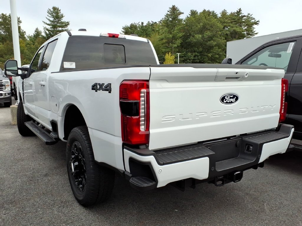 New 2027 Oxford White Ford F-250® XLT image 3