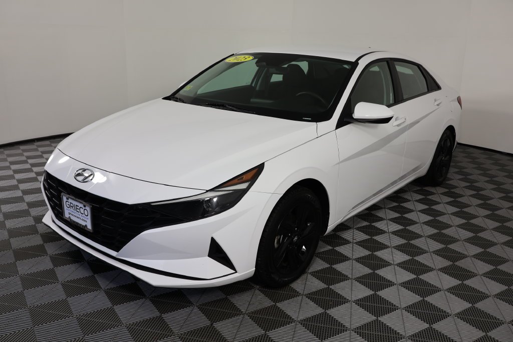 Used 2023 White Hyundai Blue image 4