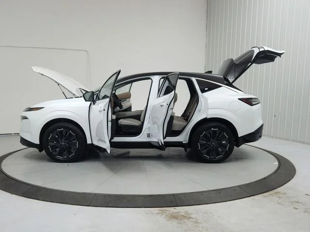 New 2026 White Nissan Platinum image 12