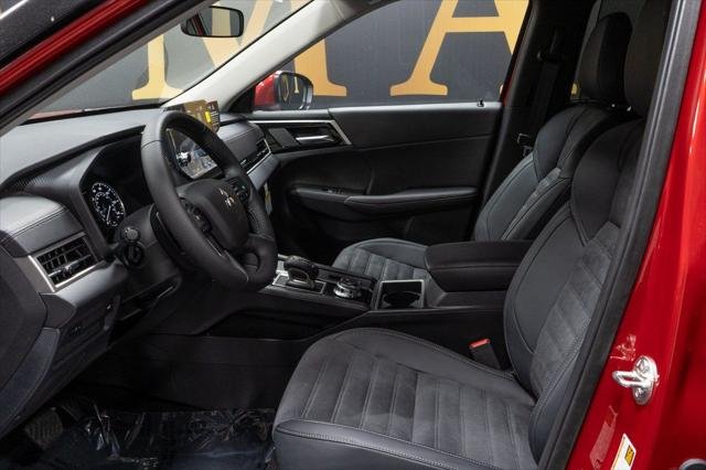 2025 Mitsubishi Outlander Plug-in Hybrid SE - Photo 14