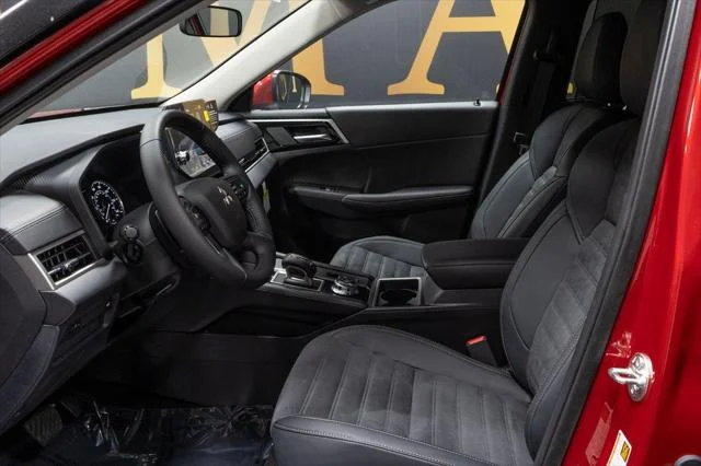 2025 Mitsubishi Outlander Plug-in Hybrid SE - Photo 14