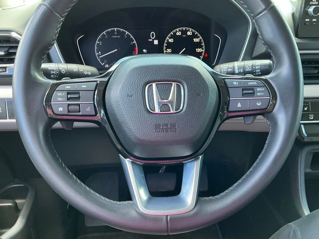 Used 2023 White Honda EX-L image 40