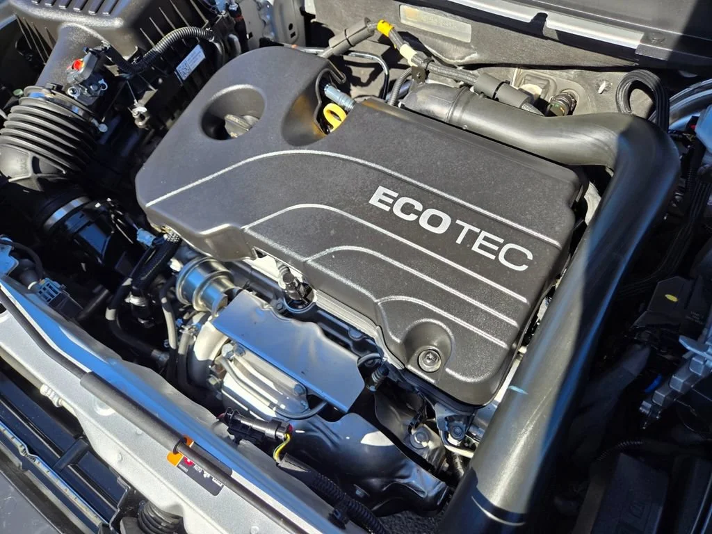 Used 2021 SILVER ICE METALLIC Chevrolet LT image 18