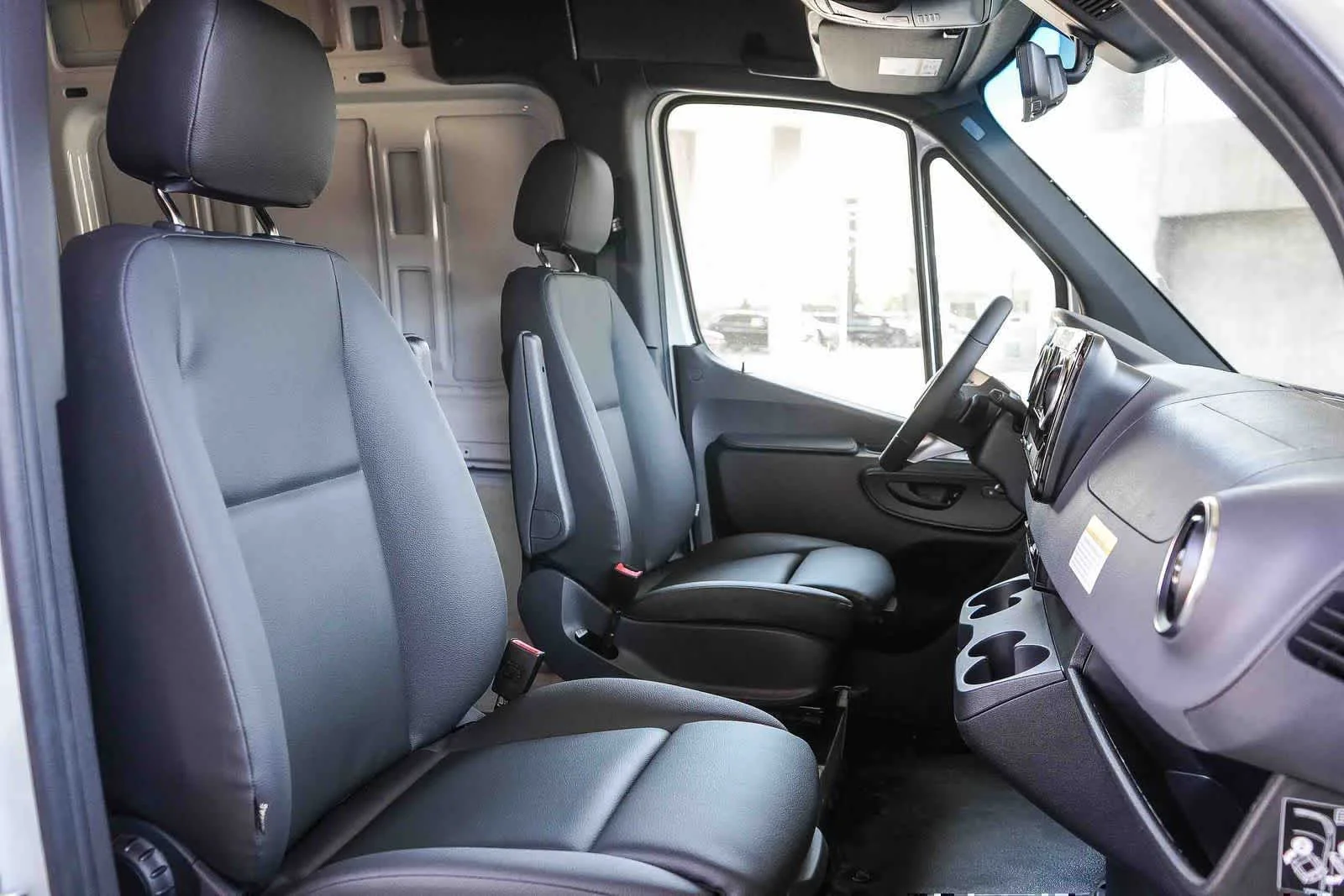 New 2026 Arctic White Mercedes-Benz Cargo 144WB High Roof AWD 2.0L I4 Diesel Turbo HO image 19