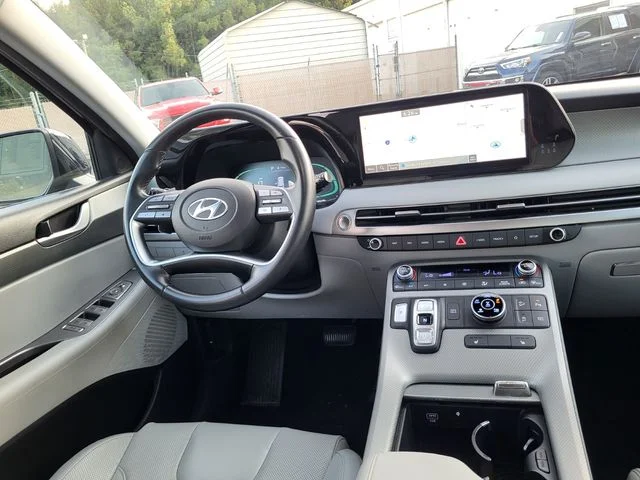 Used 2024 White Hyundai SEL image 15