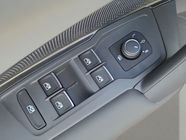 2026 Volkswagen Tiguan SE - Photo 16