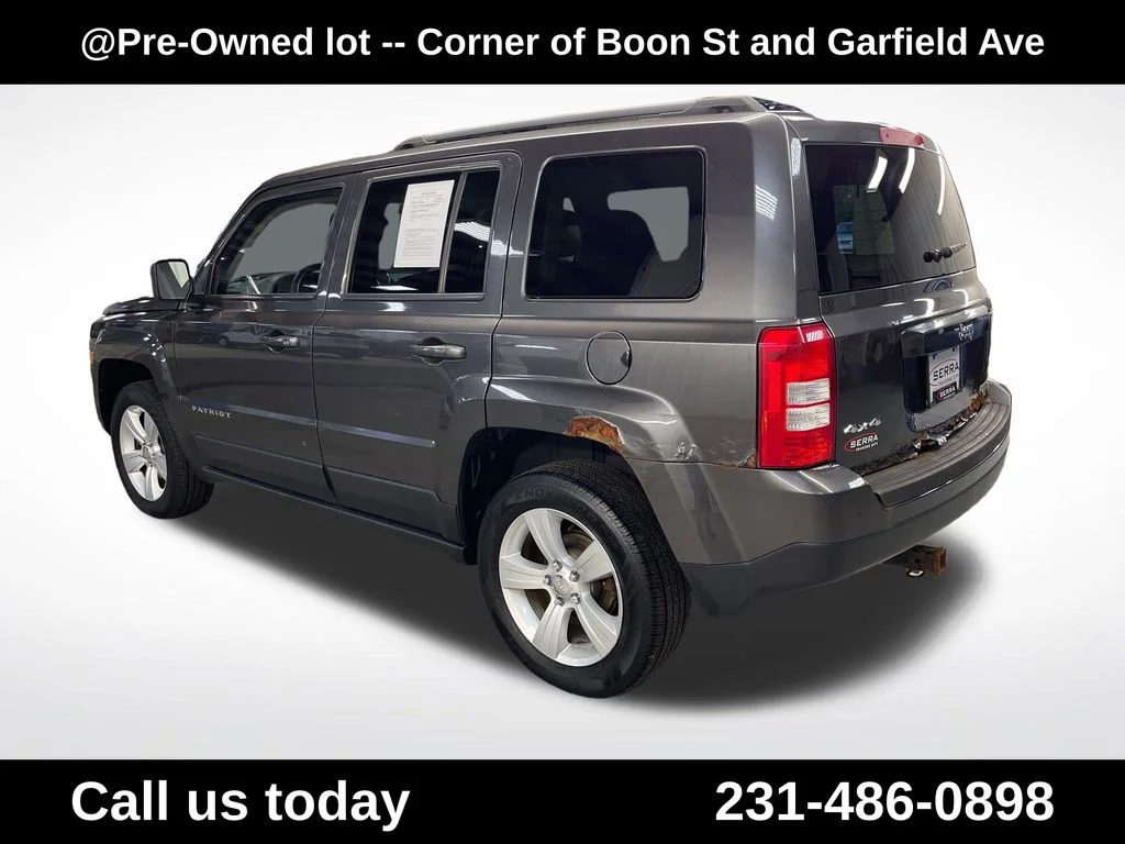 Used 2014 Gray Jeep Latitude image 3