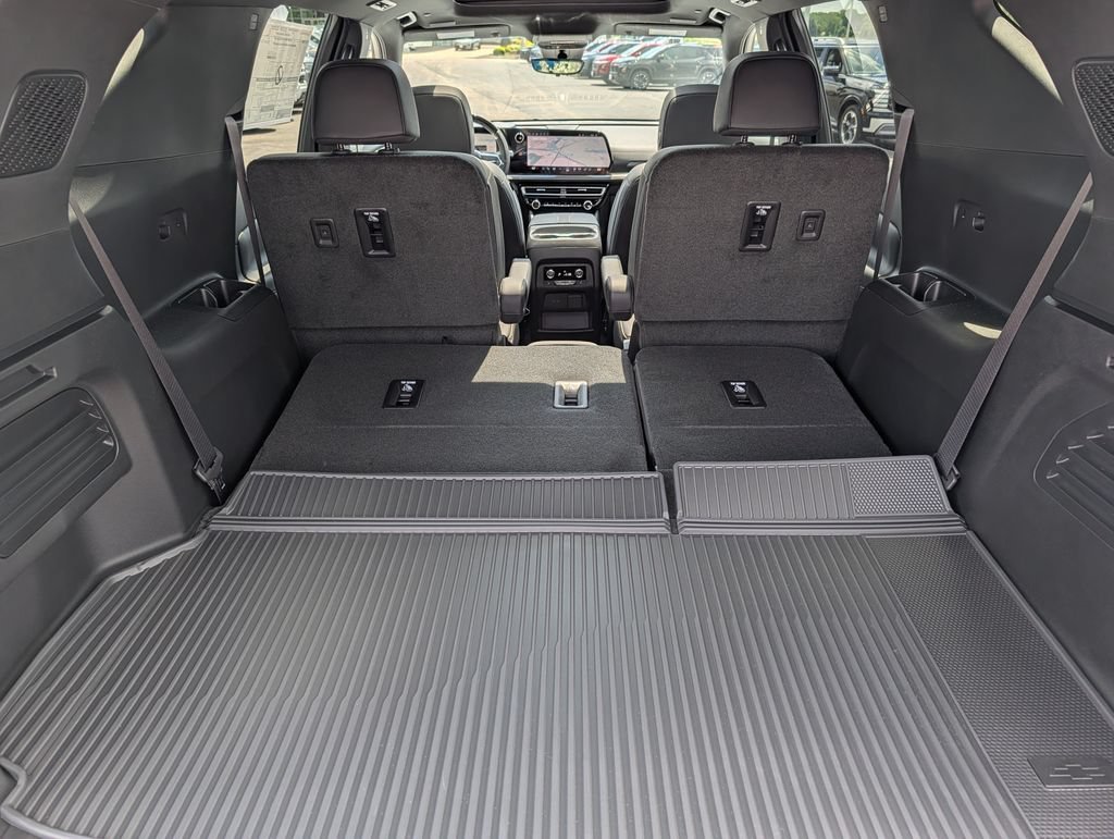 New 2026 Polar White Tricoat Chevrolet High Country image 6