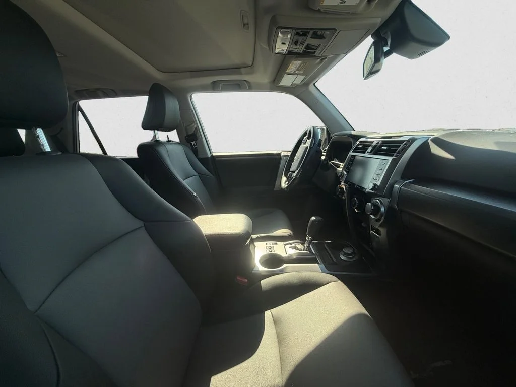 Used 2022 White Toyota SR5 Premium image 10