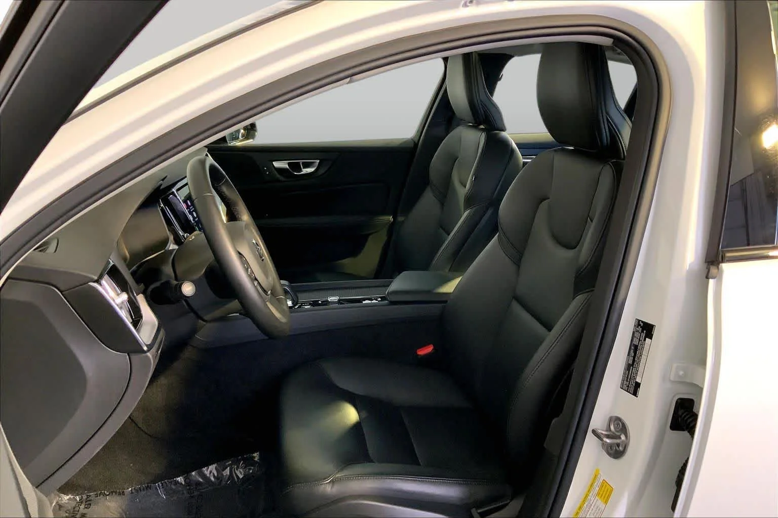 Used 2025 Crystal White Pearl Volvo Core image 9