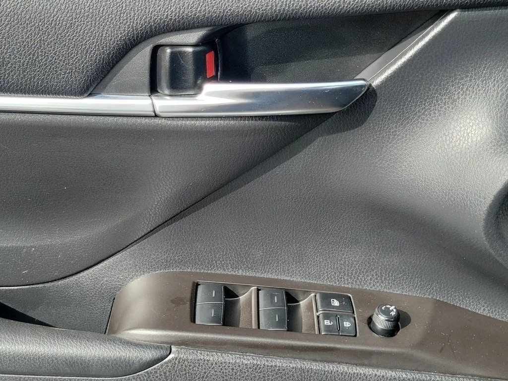 Used 2024 Ice Toyota SE image 16