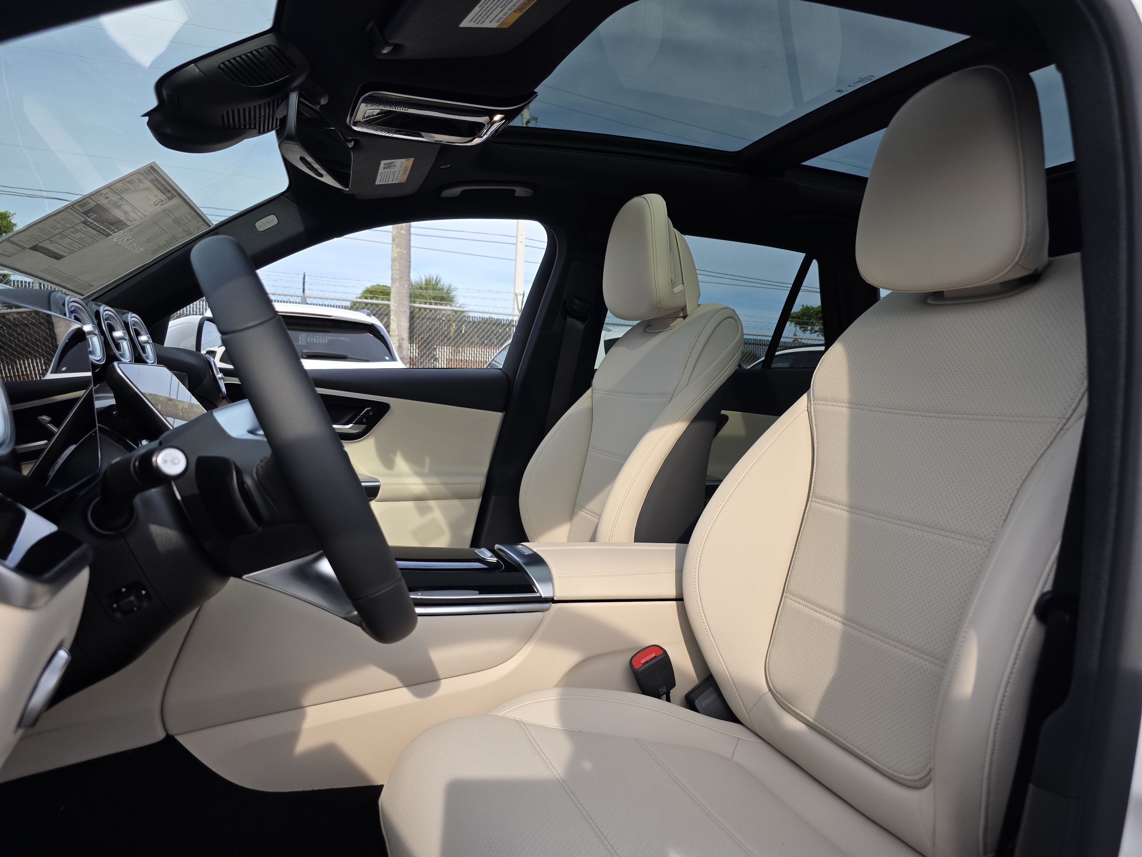 New 2026 Polar White Mercedes-Benz GLC 300 image 18